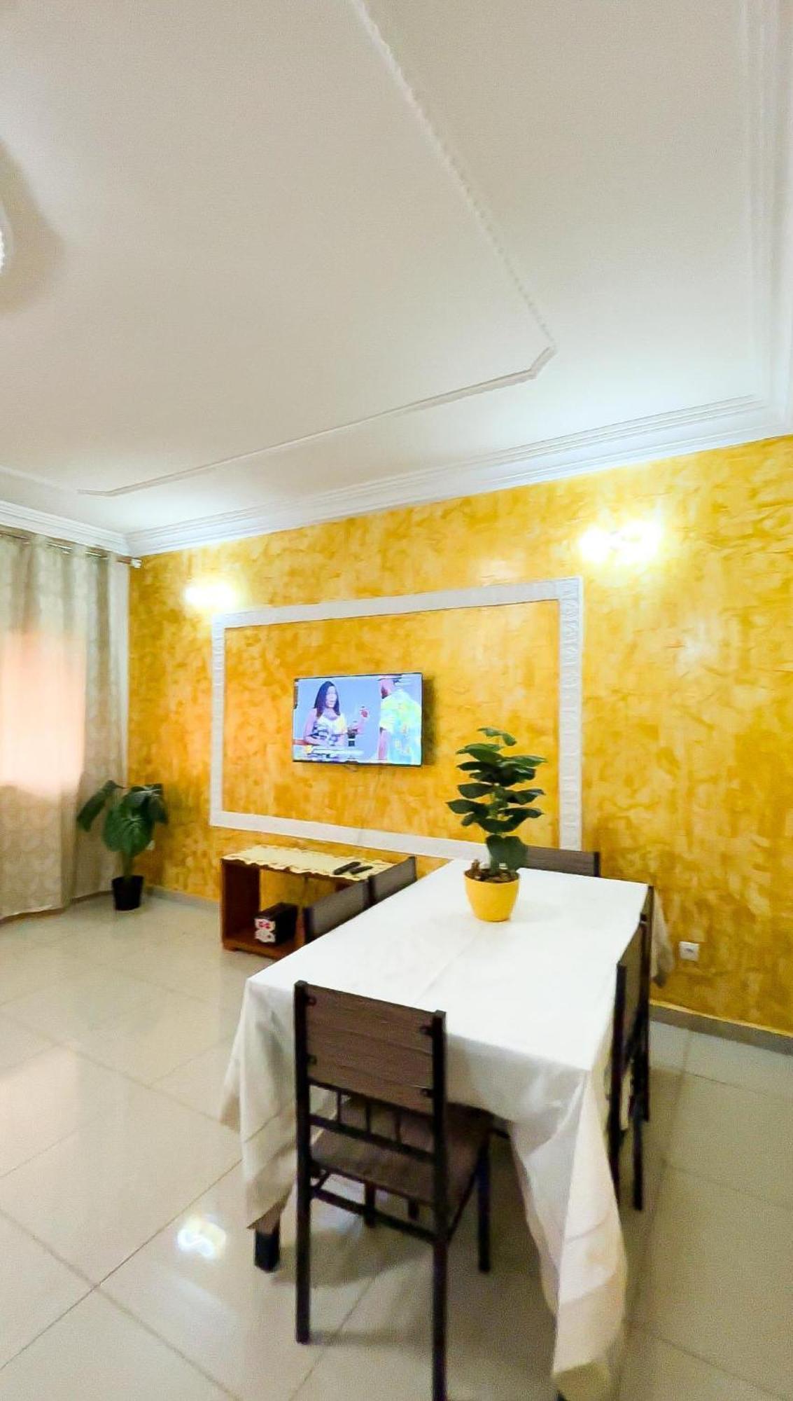 Résidence Des 7 Collines Yaoundé Esterno foto